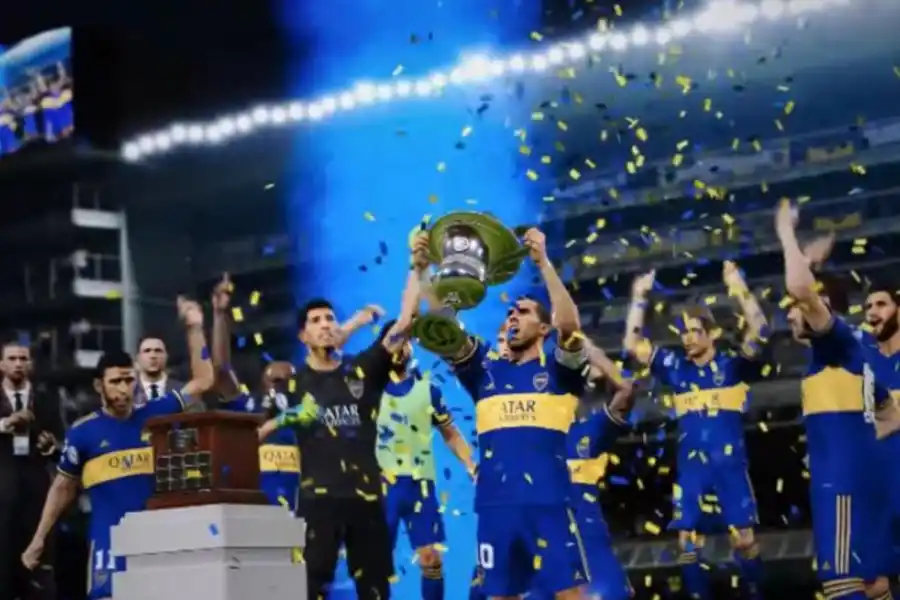 CON EL TROFEO. Un video permite imaginar como pudo ser el festejo de Boca. 