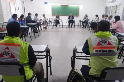 Los bomberos voluntarios de cada municipio se suman al trabajo para combatir el coronavirus