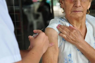Continúa la campaña de vacunación antigripal de PAMI en todo el país