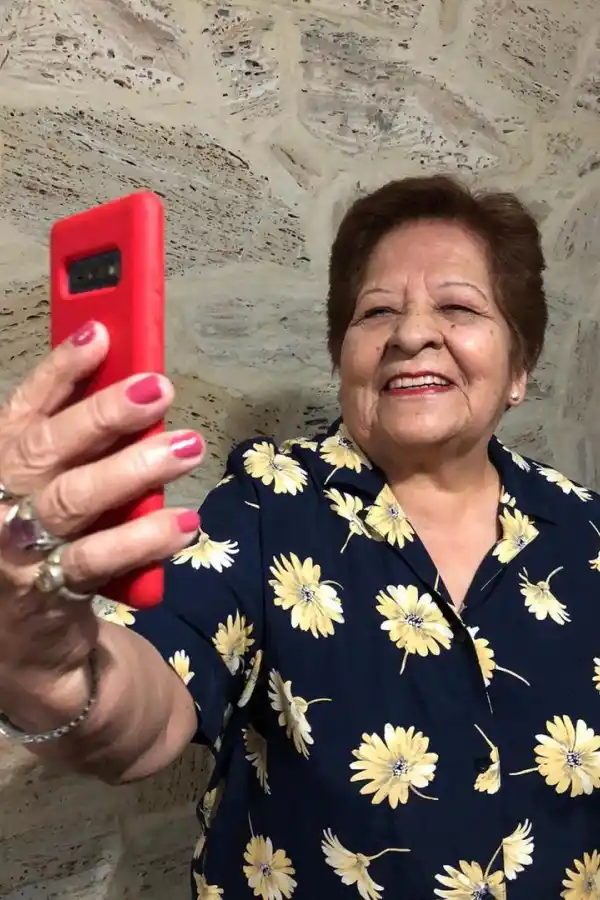 SELFIE. Yolanda disfruta compartiendo una parte de su vida en las redes. 