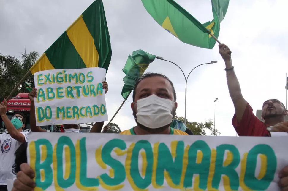 PROTESTA. En San Pablo, marcharon contra el gobernador y por la “apertura” económica.  REUTERS
