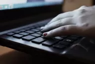 Por la pandemia, recomiendan el sexo virtual y evitar encuentros con personas con las que no se convive