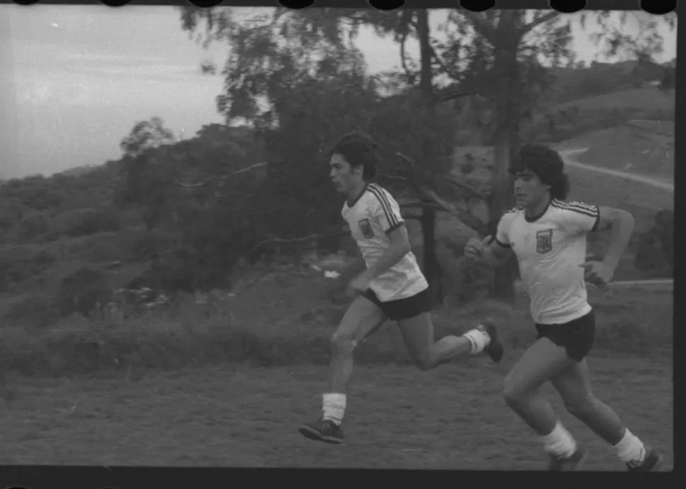 NOVIEMBRE DEL 78. Un juvenil Diego entrena en el cerro San Javier. 