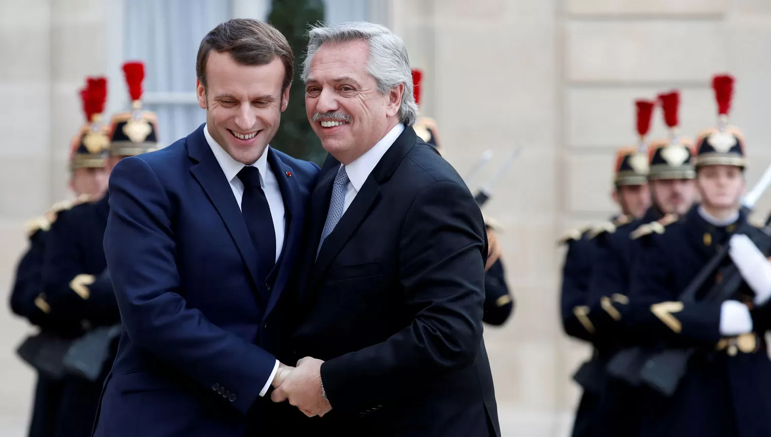 PRIMER ENCUENTRO. Macron recibió en febrero a Fernández, en París. 