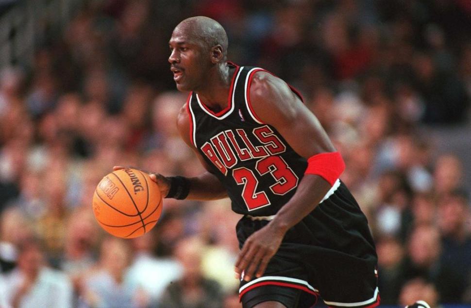 Luce como Michael Jordan con el '23' de los Bulls a la espalda por