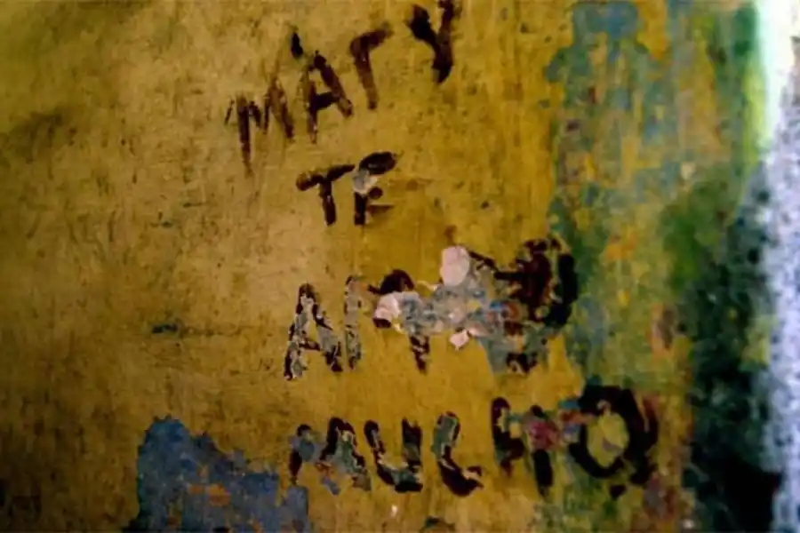 MACABRO. El cartel que el condenado le escribió a su mujer. Según dijo, lo escribió con su propia sangre.