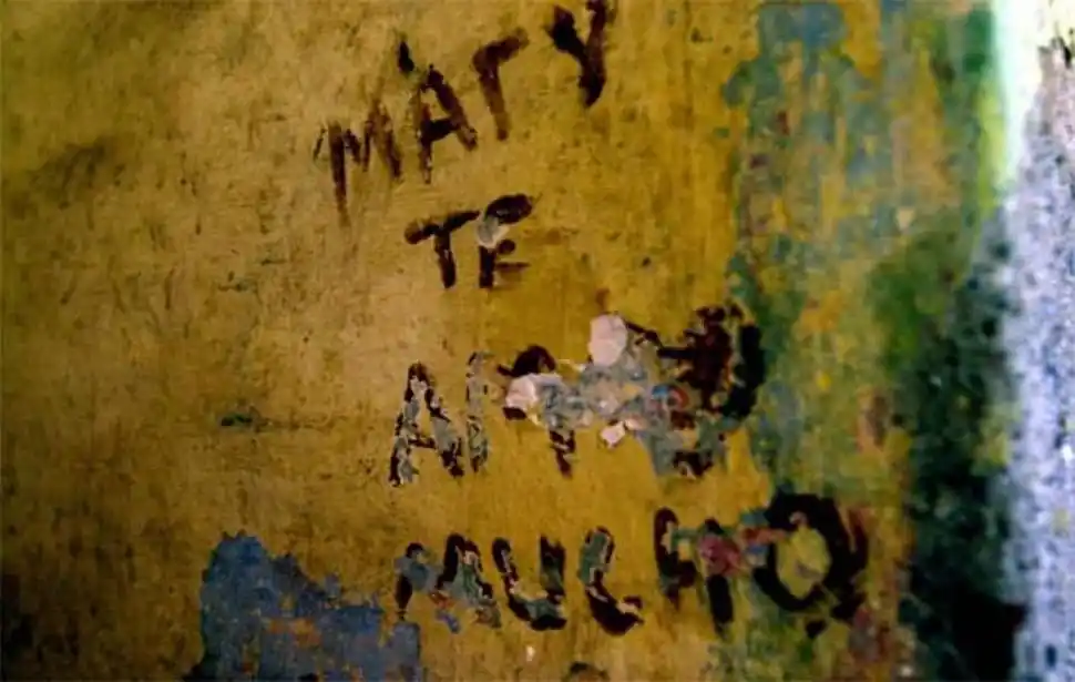 MACABRO. El cartel que el condenado le escribió a su mujer. Según dijo, lo escribió con su propia sangre.