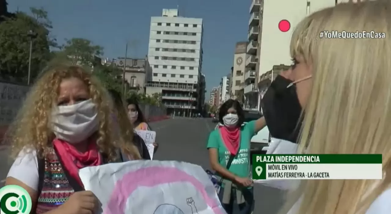 Tenso cruce de la ministra Chahla en una protesta por la violencia contra la mujer