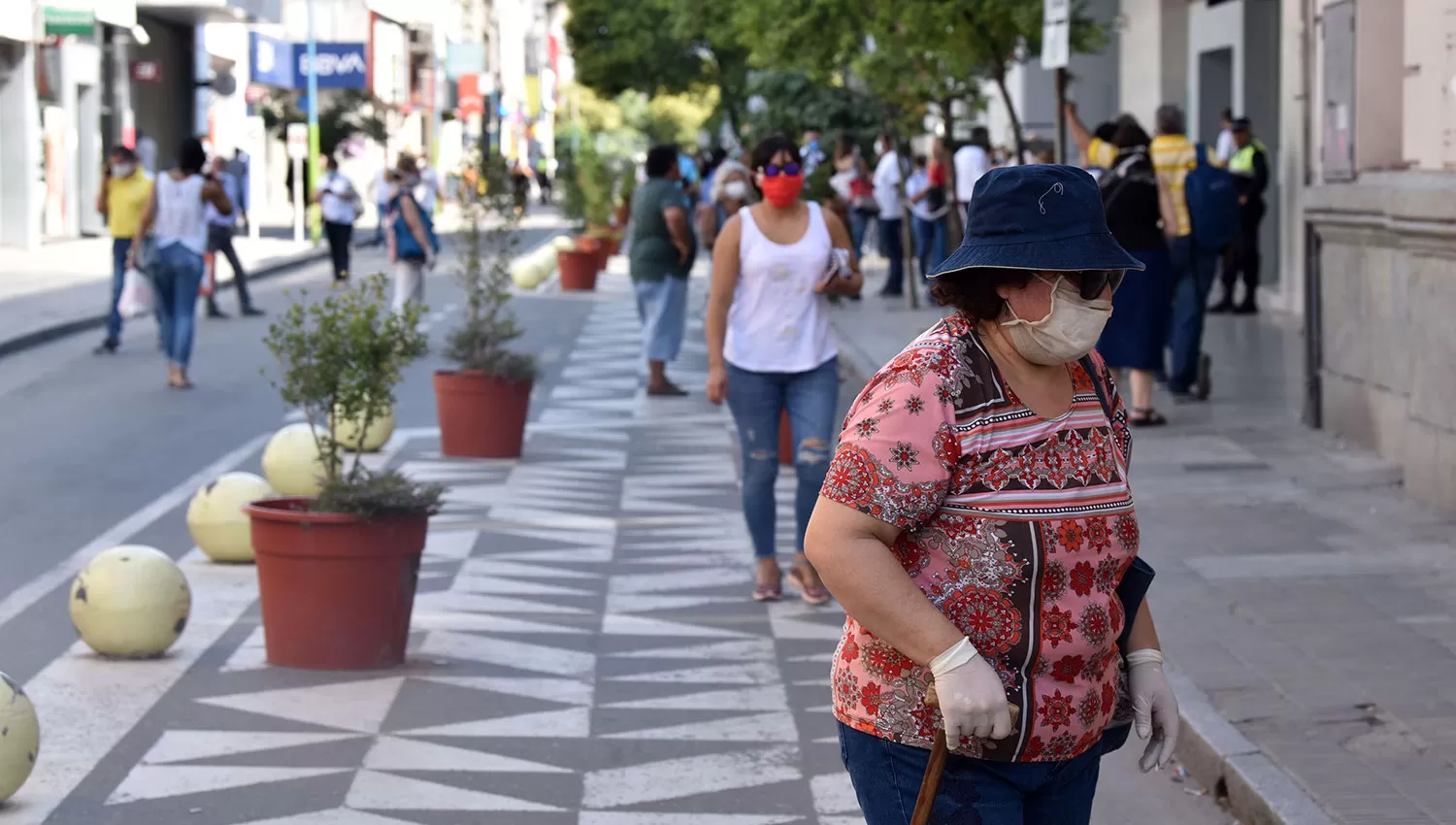 Las calles de Tucumán volvieron a mostrarse concurridas. LA GACETA/FOTO DE INÉS QUINTEROS ORIO