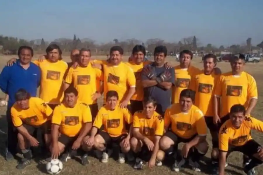 AHORA VA AL ARCO. Fabián Salomón se convirtió en arquero. “Juego cuando me necesitan”, reconoció. 