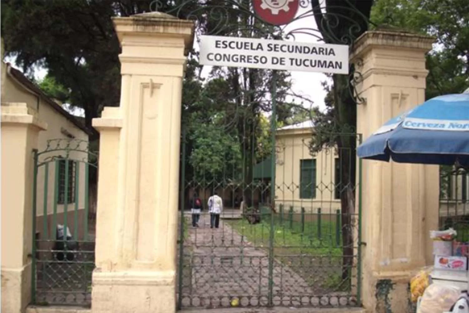 Entrega de cuadernillos: para la escuela Congreso de Tucumán