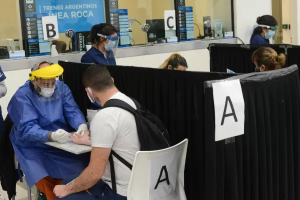 El coronavirus, en el personal de salud: 863 casos, 63% de mujeres y 9 muertos