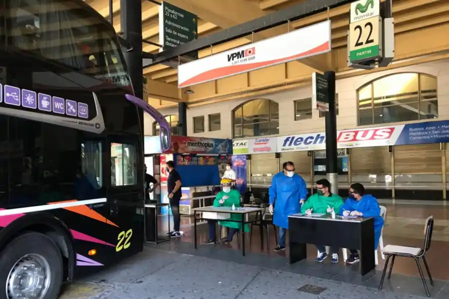 LLEGADA. Un puesto sanitario espera a los obreros golondrinas.