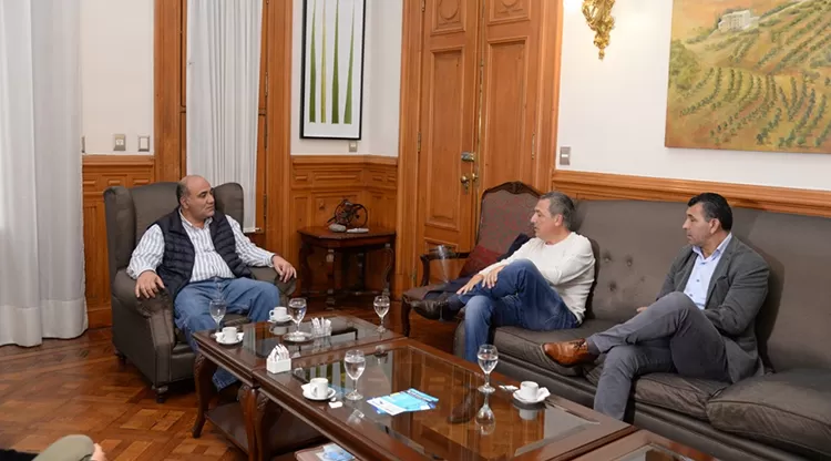 Leito, en una reunión con Roberto Sagra y Juan Manzur. 