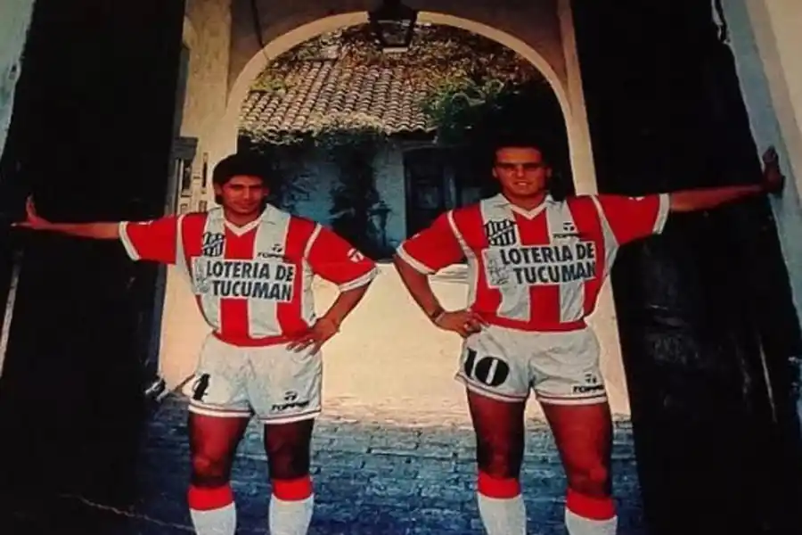 UN PASO RELEVANTE. Acosta posa con Mario Jiménez en la Casa Histórica. 