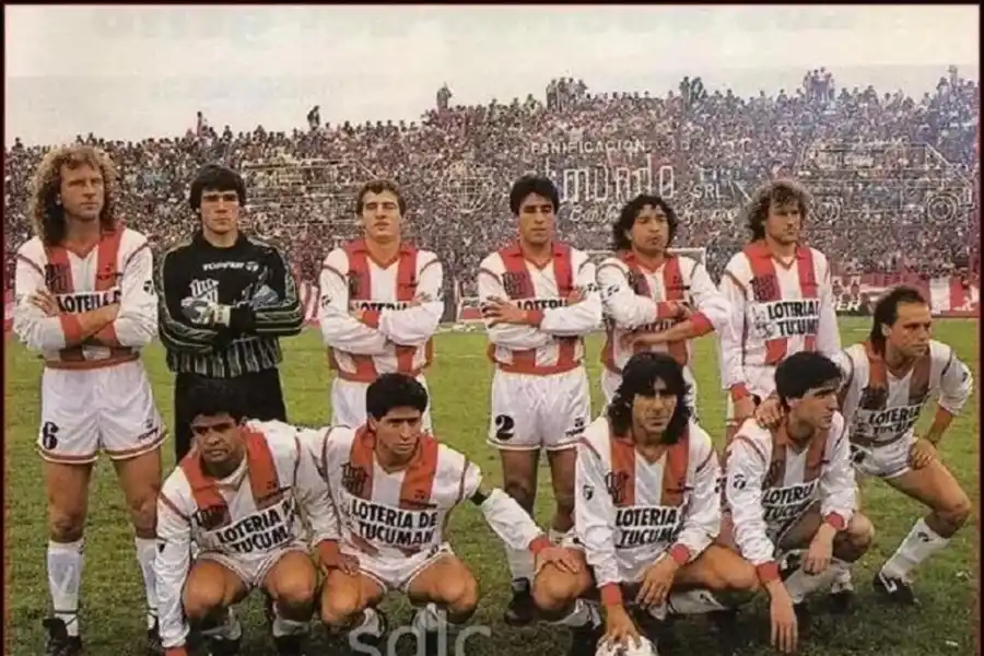 Una de las tantas formaciones que integró en su paso por el “Santo”. 