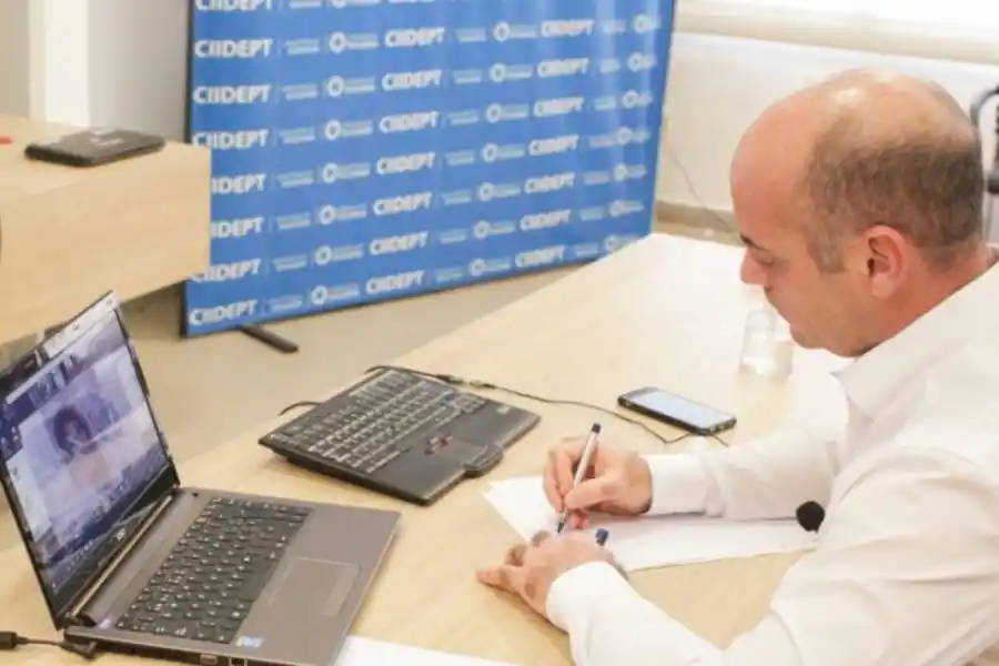 JUAN PABLO LICHTMAJER. El ministro, durante la videoconferencia.