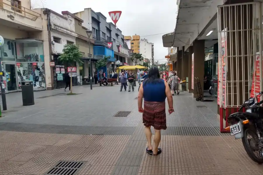 Pese a la extensión de la cuarentena, los tucumanos volvieron a invadir las calles