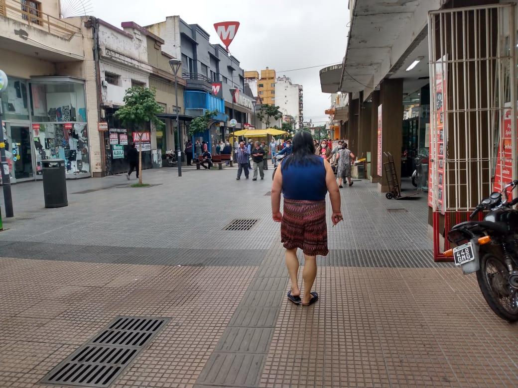 Pese a la extensión de la cuarentena, los tucumanos volvieron a invadir las calles