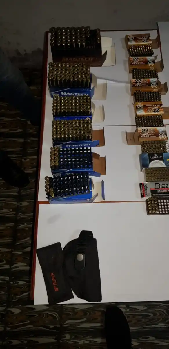 Padre e hijo quedaron detenidos tras el secuestro de diferentes armas en su vivienda