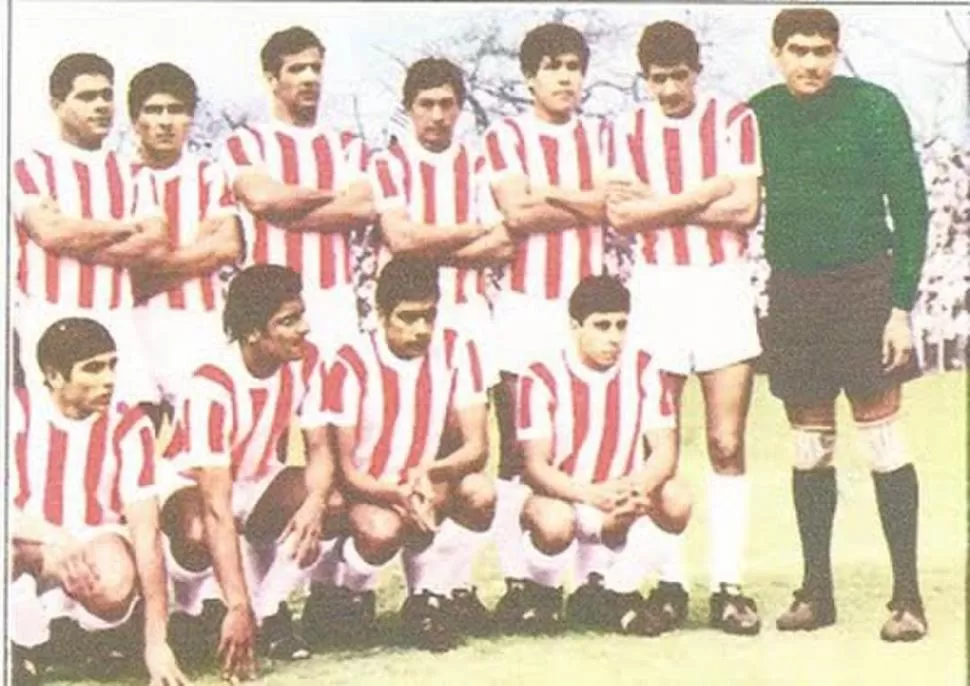 EL EQUIPO. Una de las formaciones que utilizó San Martín durante el campeonato Nacional de 1968, en el que ganó dos partidos, empató tres y perdió 10. 