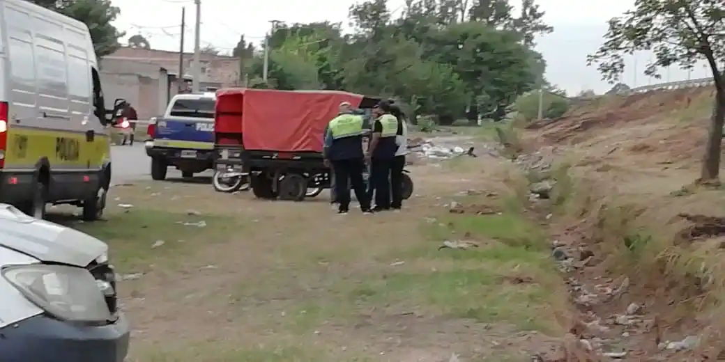 PRUEBA. El motocarro de Salas quedó varias horas al frente de su domicilio.