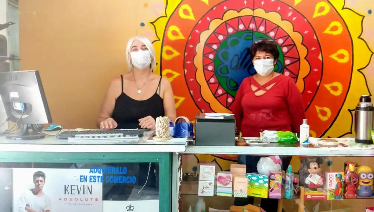 FARMACÉUTICAS. Marcela Villanueva y Bety Arjona