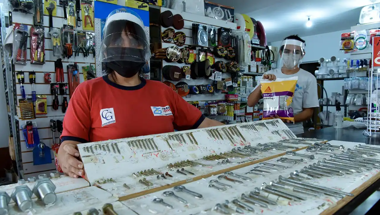 FERRETEROS. María Jesús Contreras y Héctor Solaiman. Ferreteros.