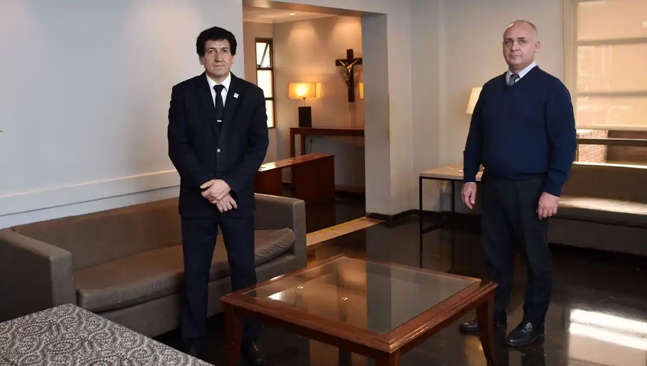 FUNEBREROS. José Sánchez y Mario Figueroa.