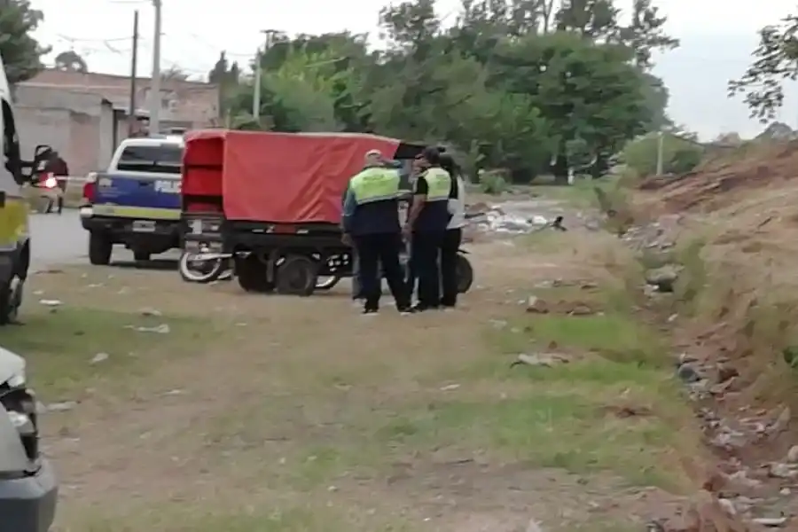 PRUEBA. El motocarro de Salas quedó varias horas al frente de su domicilio.