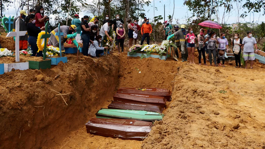 Los cementerios colapsaron en Manaos y la ciudad parece una película de terror
