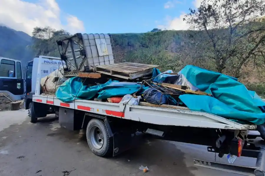 Corridas, disparos y mucha tensión: desalojaron el corte en la ruta a los Valles 
