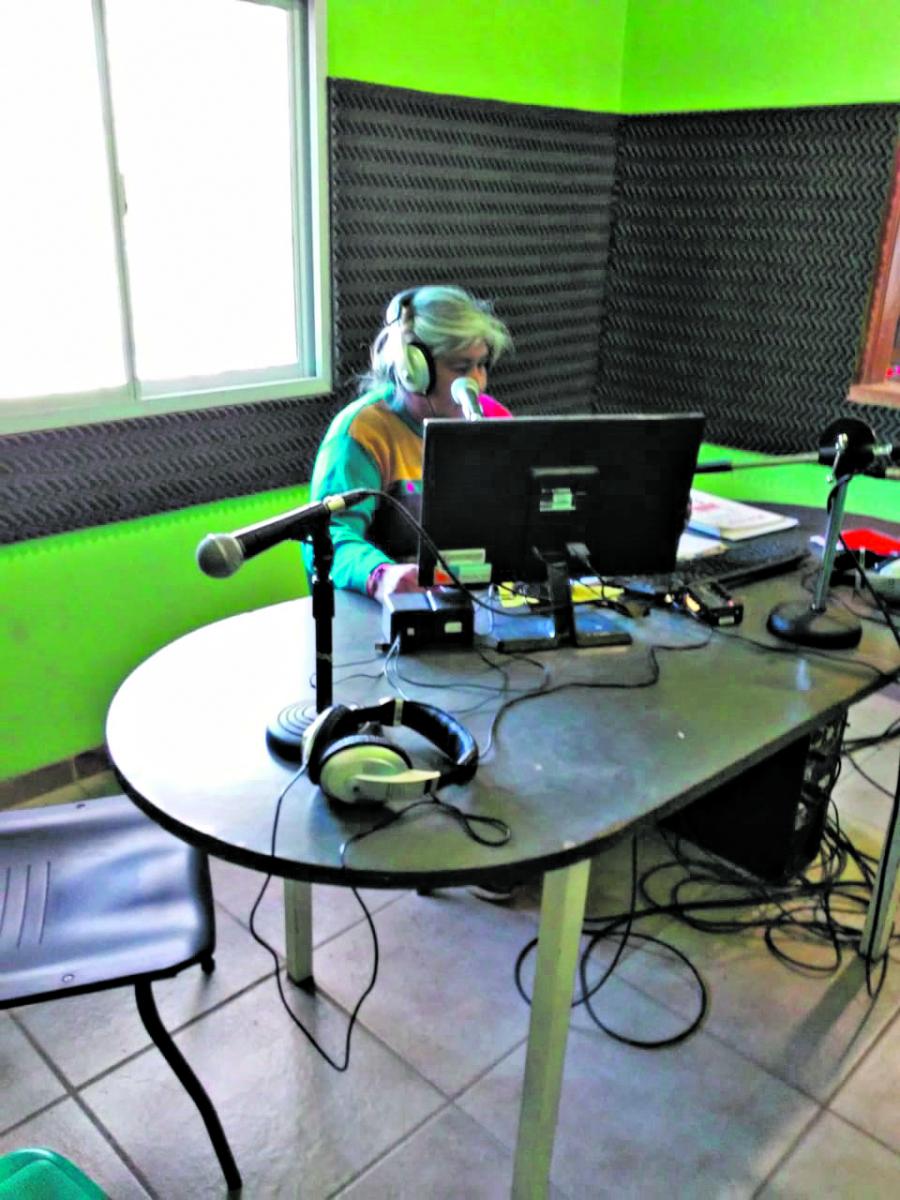 IMPULSORA DEL PROGRAMA. Miriam Lera, maestra de Lengua, es quien tuvo la idea de dar clases por radio.