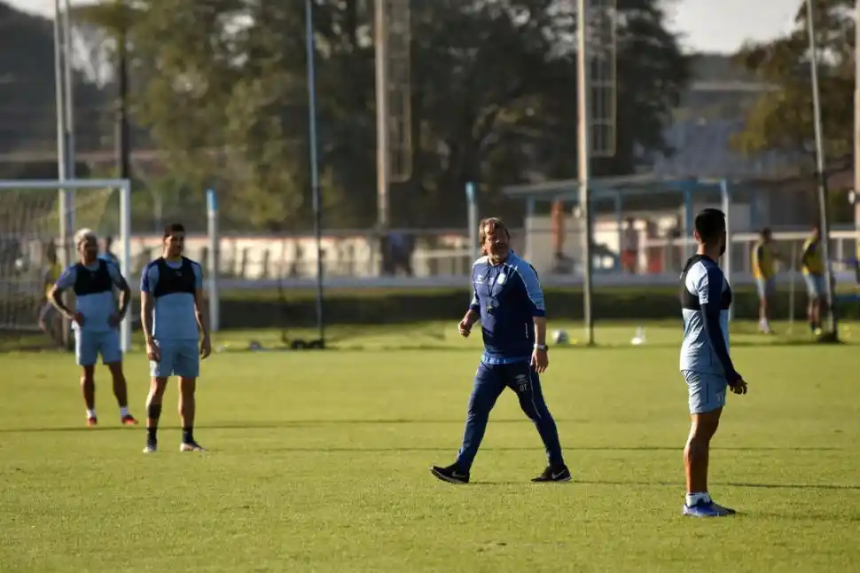 EN ACCIÓN. Zielinski quiere retornar a la normalidad para hacer lo que más le gusta: entrenar a un equipo de fútbol. 
