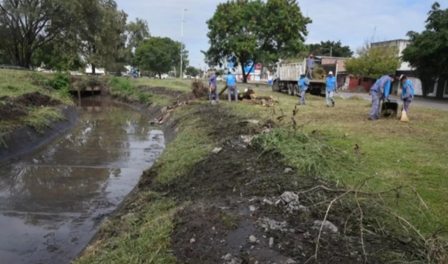 Barrio Copiat: sacaron seis camiones de residuos y escombros