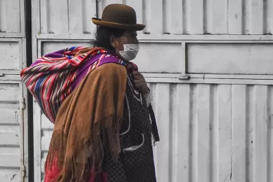 Una explosión de casos de covid-19 desbordó el sistema hospitalario en una ciudad de Bolivia