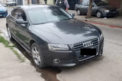Compró un auto de casi $ 1 millón con cheques falsos