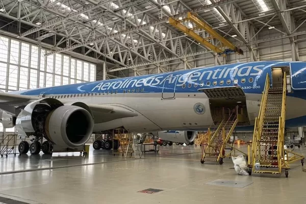 Efecto pandemia: Aerolíneas Argentinas anunció la fusión con Austral para achicar gastos