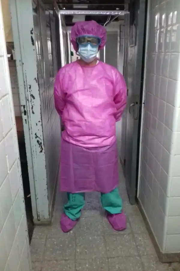 Héroes sin capas: la historia de una pareja de médicos tucumanos que atiende a pacientes con covid-19 en Buenos Aires