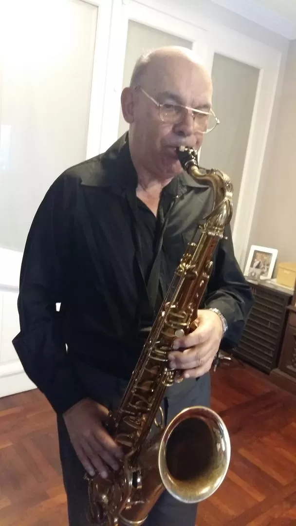EL MÚSICO Y SU INSTRUMENTO. Sergio Clúa pasó del violín al saxo. 