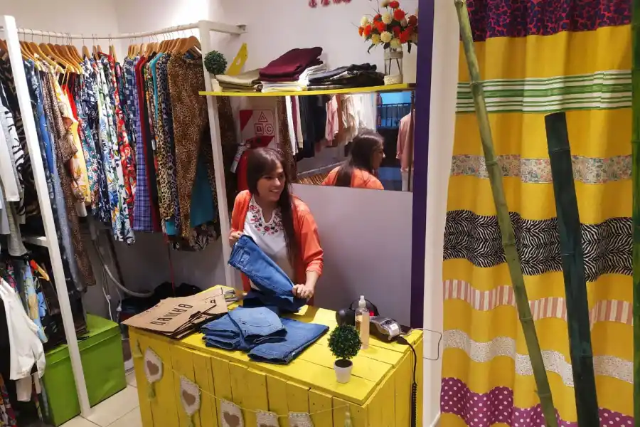 Comerciantes de indumentaria piensan nuevas formas de venta para poder afrontar los gastos