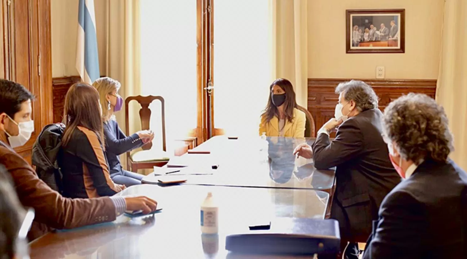 LOS RECIBIÓ LA MINISTRA. Vargas Aignasse se reunió con representantes de la Cámara de Comercio y de SEOC.