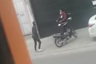 Video: así asaltaron a un cadete que había salido a hacer un mandado