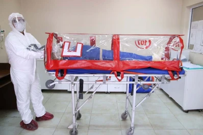 Cómo funciona la cápsula para trasladar a pacientes con sospecha de covid-19