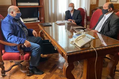 Manzur gestiona el inicio de obras de cloacas en Trancas