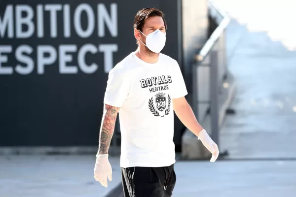 Con barbijo y guantes: después de 55 días, Messi volvió a la actividad en Barcelona