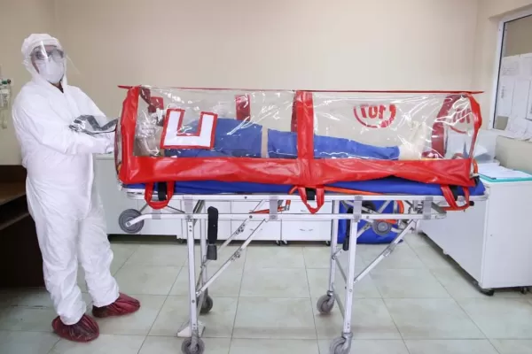 Cómo funciona la cápsula para trasladar a pacientes con sospecha de covid-19