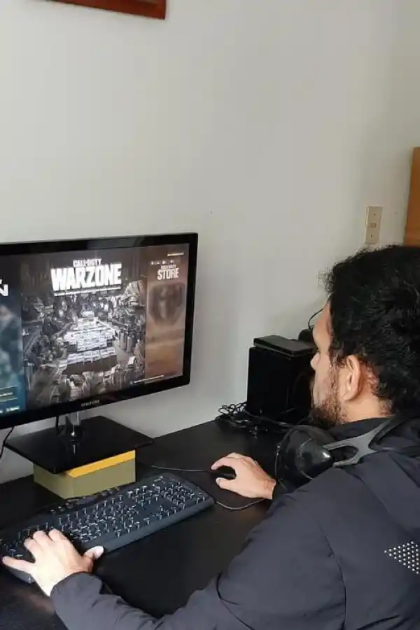 SANTIAGO BACA. Es uno de los que juega como pasatiempo. 