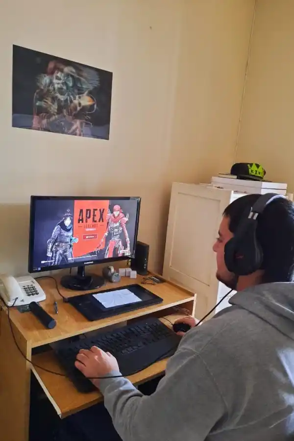 DIEGO HERRERA. Es un entusiasta del Fortnite, uno de los juegos más elegidos.