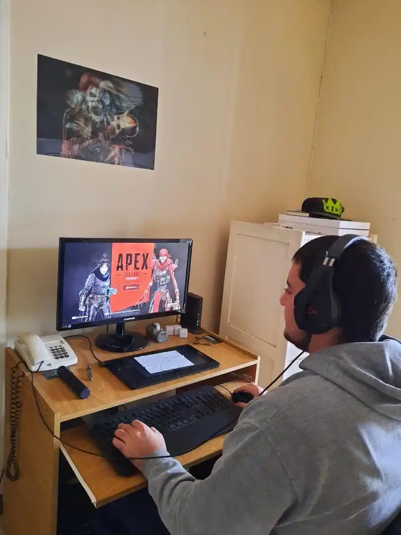 DIEGO HERRERA. Es un entusiasta del Fortnite, uno de los juegos más elegidos.